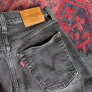 Women’s Levis rib cage jeans